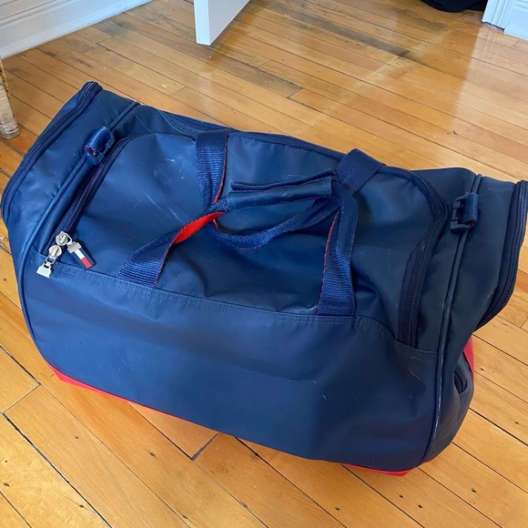 Tommy Hilfiger duffel bag - Picture 2 of 8